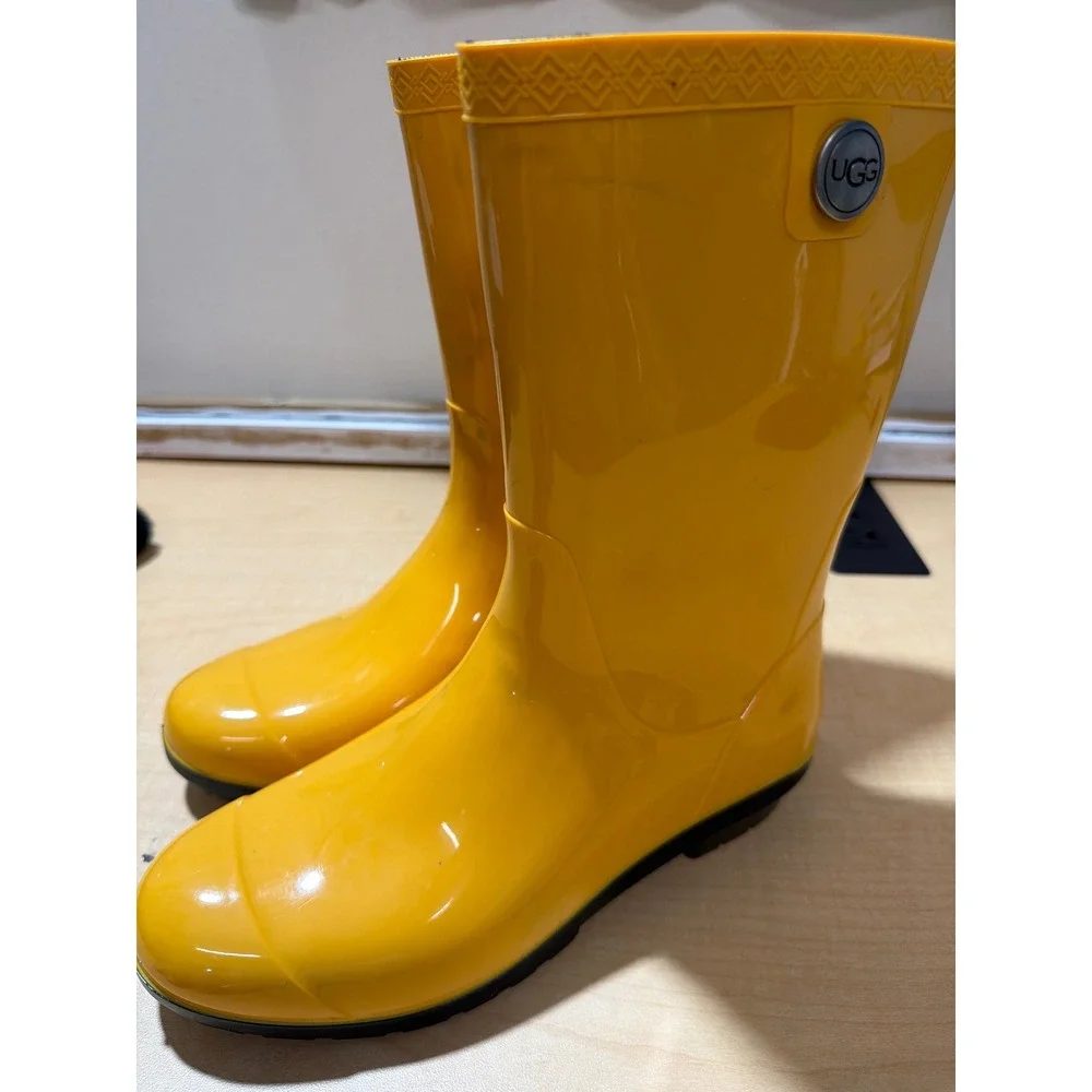 UGG Sienna Rain Boots Mens 7 Yellow Gloss Waterproof Rubber Mid Calf 1014452